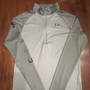 Under Armour tech long sleeved quarter zip shirt, two toned gray, size Youth XL